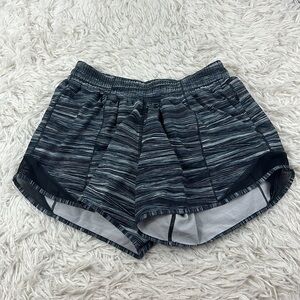 Lululemon Hotty Hot Short II (Long 4") Low Tide Alpine White Black / Black